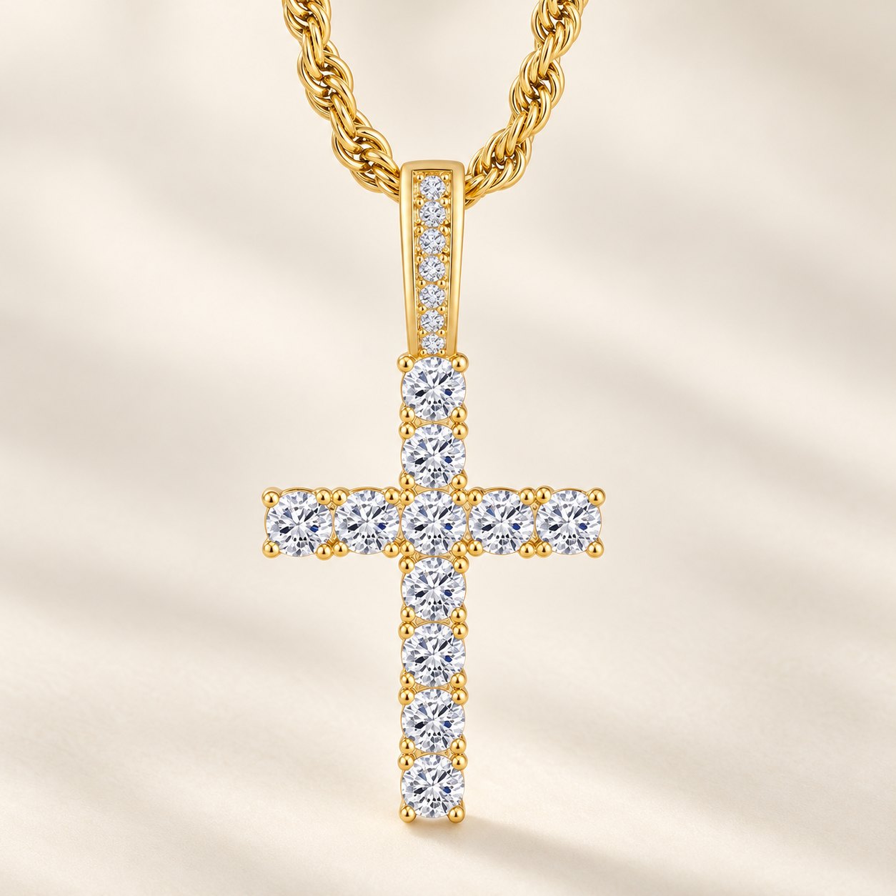 Schmales iced out Kreuz: in Gold