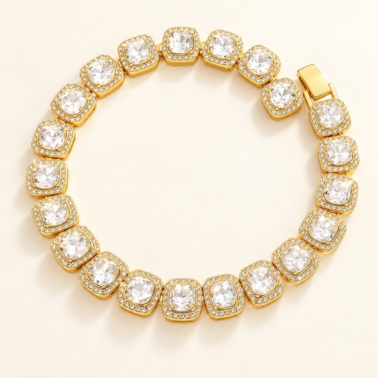 Iced out Tennis Kette in Gold mit großen Steinen im Kissenschliff