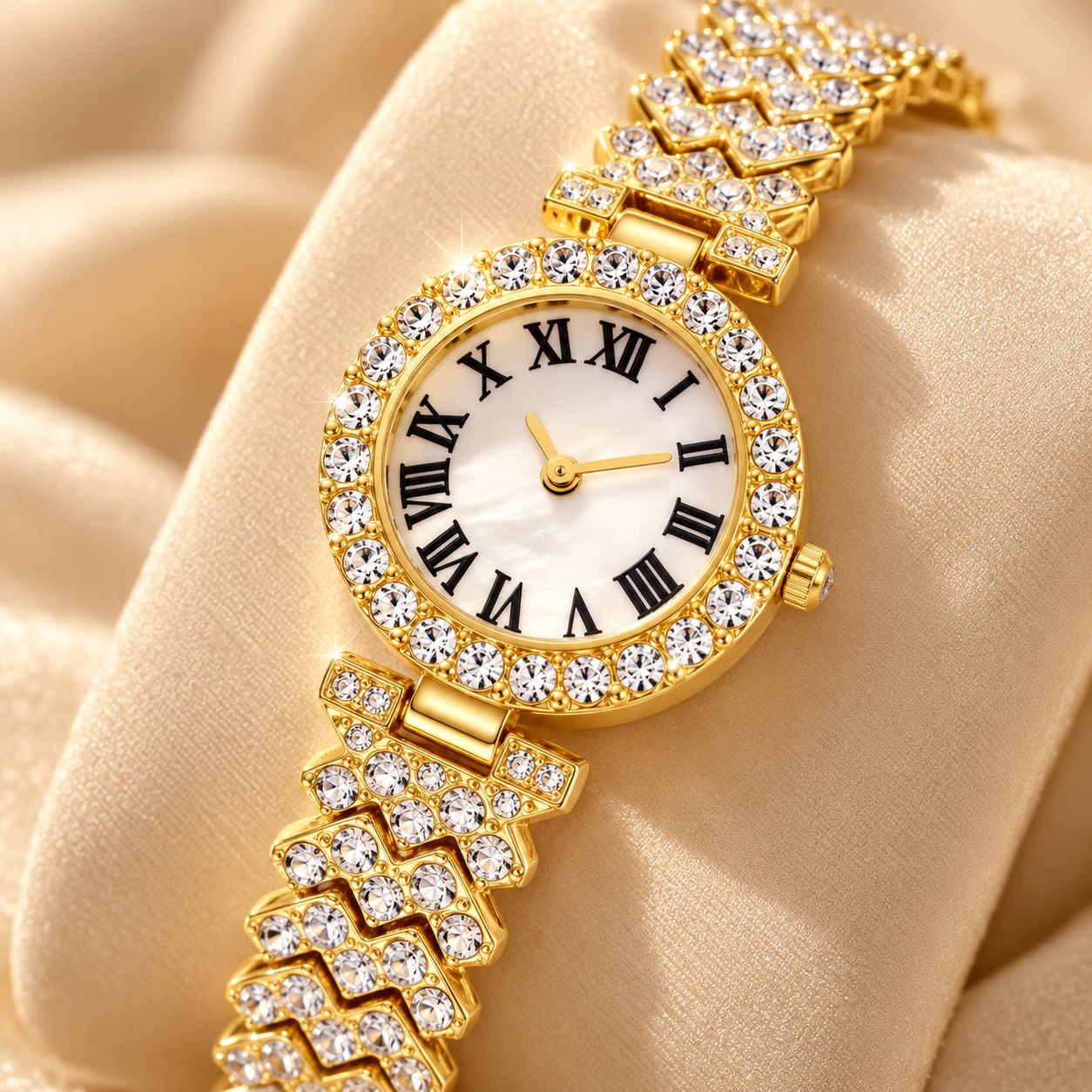 Iced out Uhr Damen Set 5-teilig: Nahaufnahme von Zifferblatt und Lünette