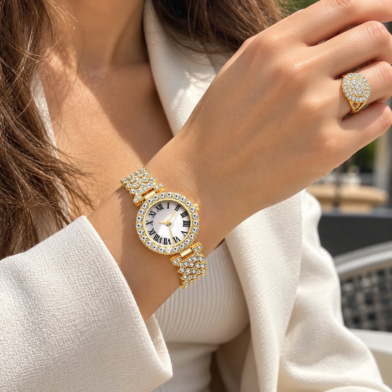 Iced out Uhr Damen Set 5-teilig: am Handgelenk getragen, Größe im Vergleich