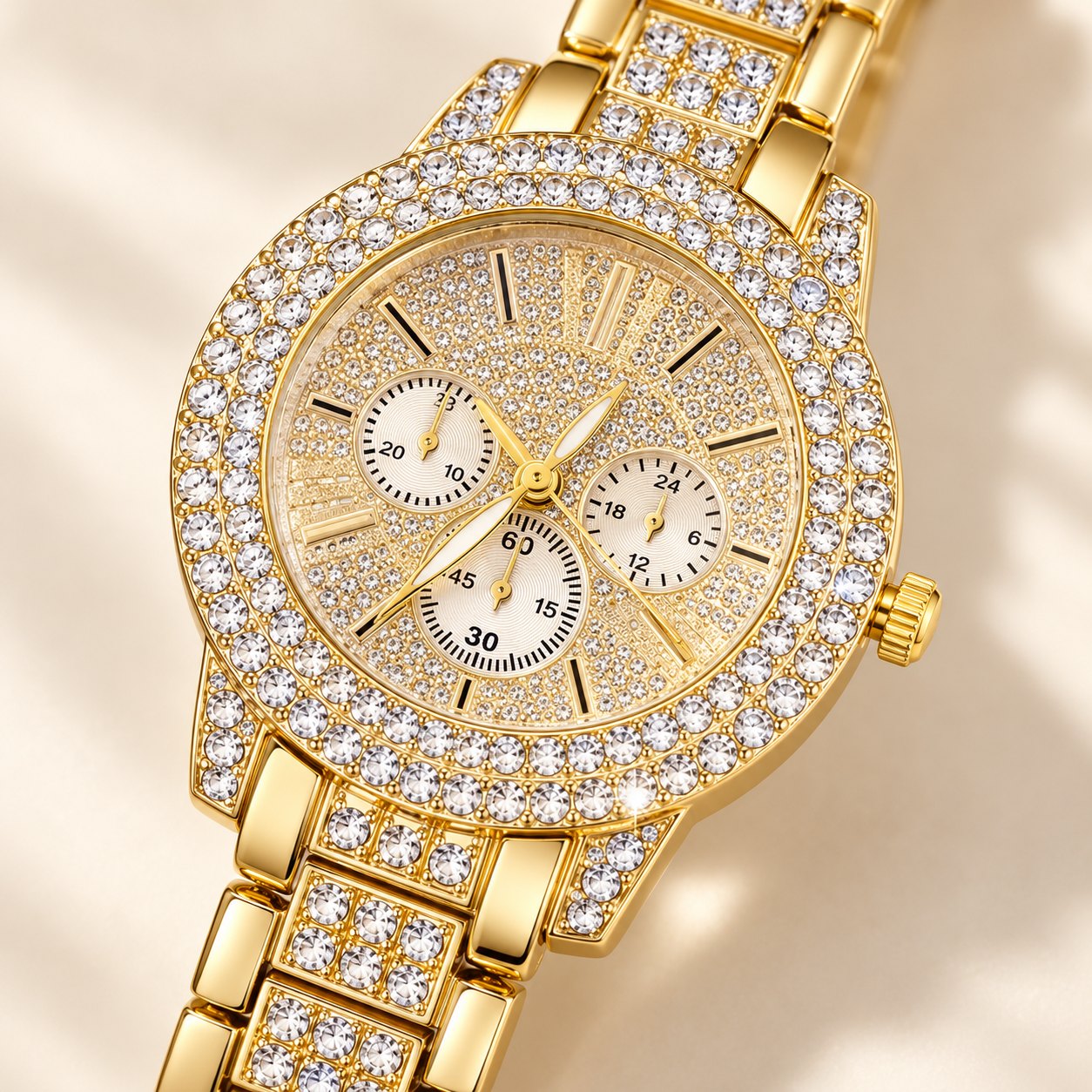 Iced out Uhr Damen Set mit Herz-Schmuck: Nahaufnahme von Zifferblatt und Lünette