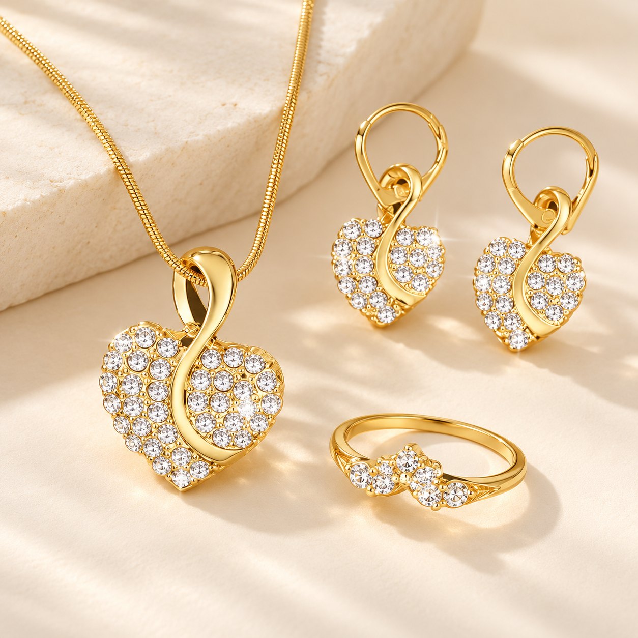 Iced out Uhr Damen Set mit Herz-Schmuck: Nahaufnahme von Armband und Verschluss