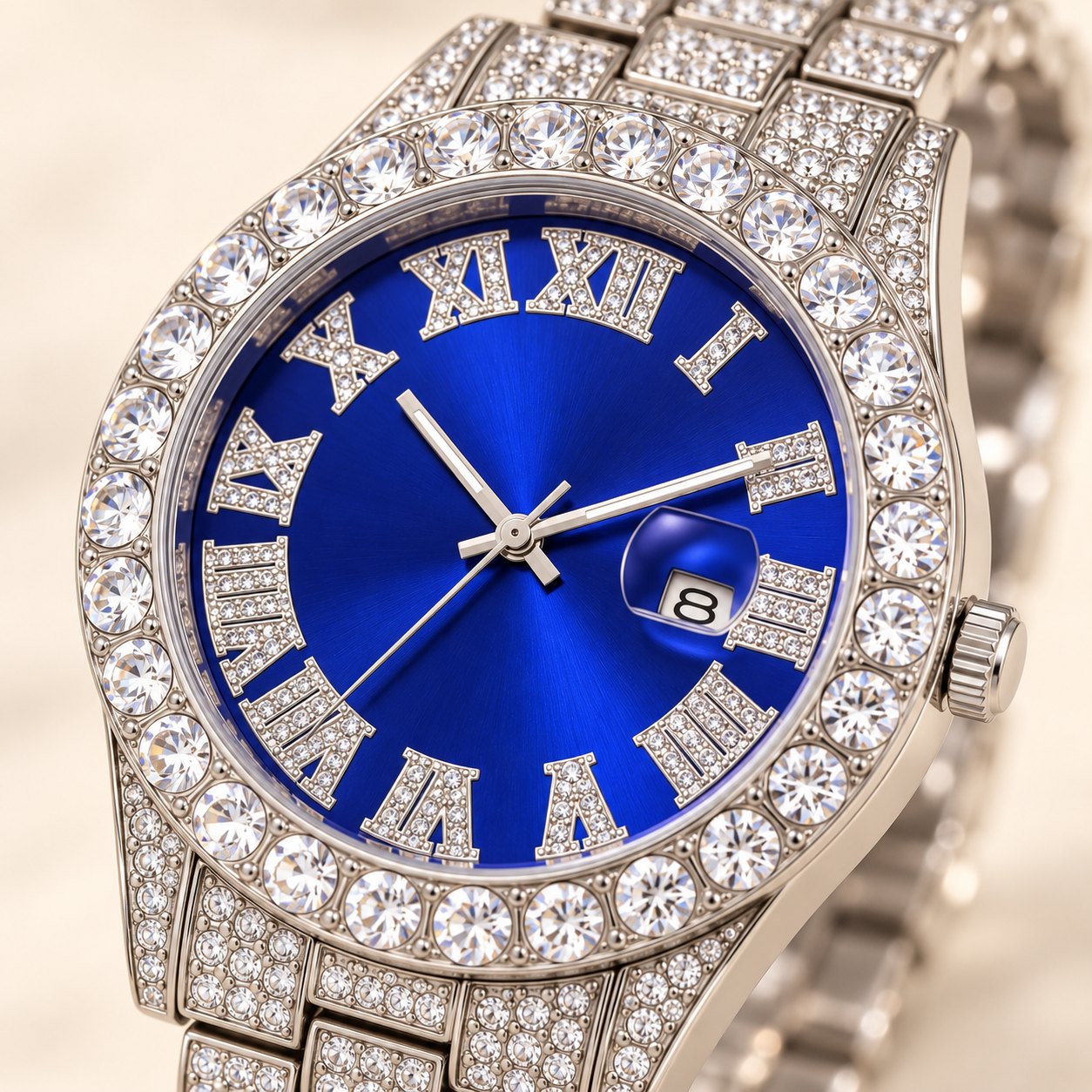 Iced out Uhr Set Herren mit Kreuz-Kette: Nahaufnahme von Zifferblatt und Lünette