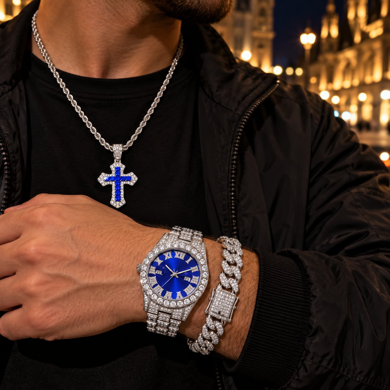 Iced out Uhr Set Herren in Silber mit blauem Zifferblatt, Kreuz-Kette und Cuban Armband getragen