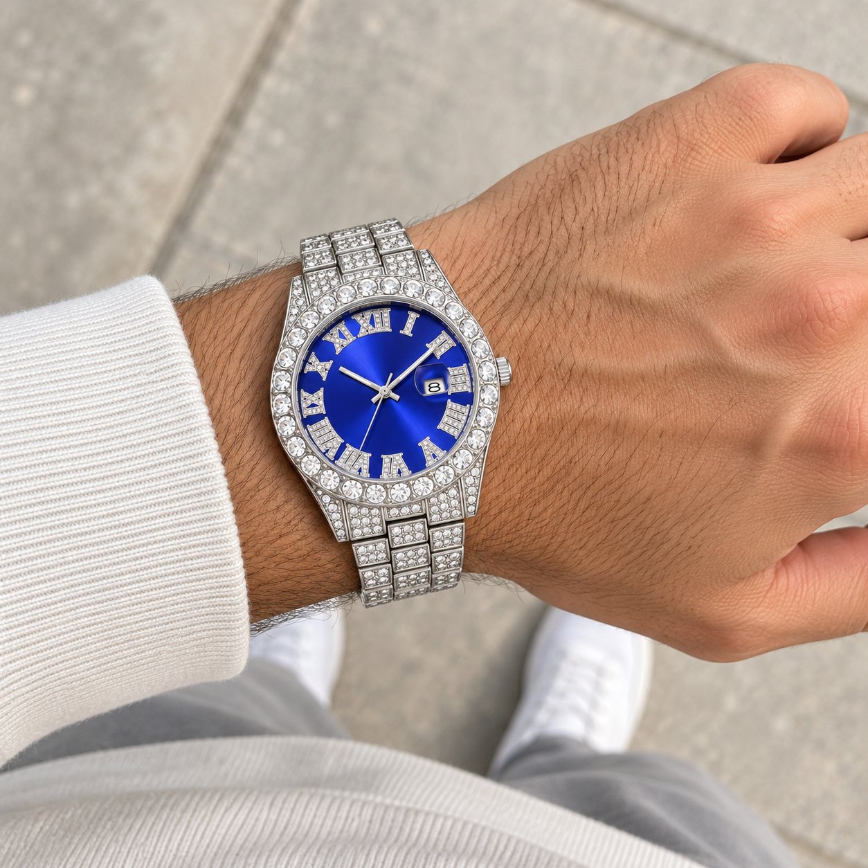 Iced out Uhr Set Herren mit Kreuz-Kette: am Handgelenk getragen, Größe im Vergleich